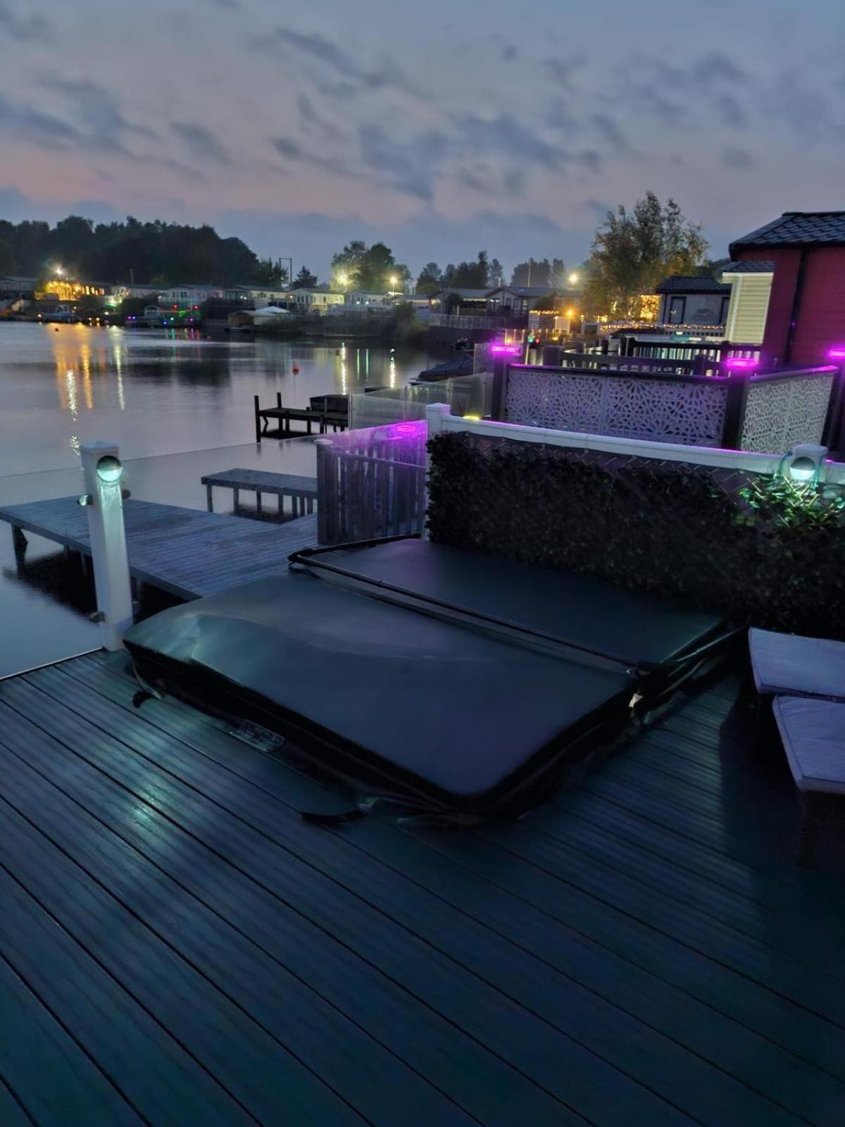 טאטרשאל Lakeside Holiday Home With Hot Tub מראה חיצוני תמונה